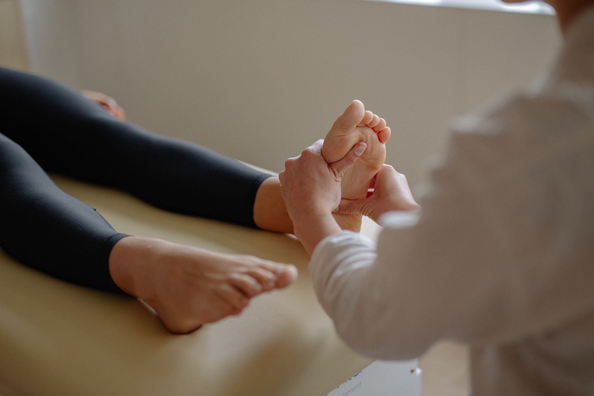 Note Inough When a foot massage is not enough for stiff, aching feet - WorldHealth.net